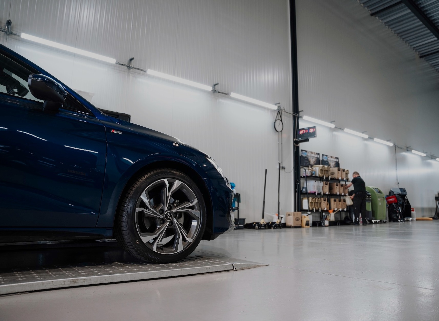Subpage Details Slider Image APK | Automotive van Lierop