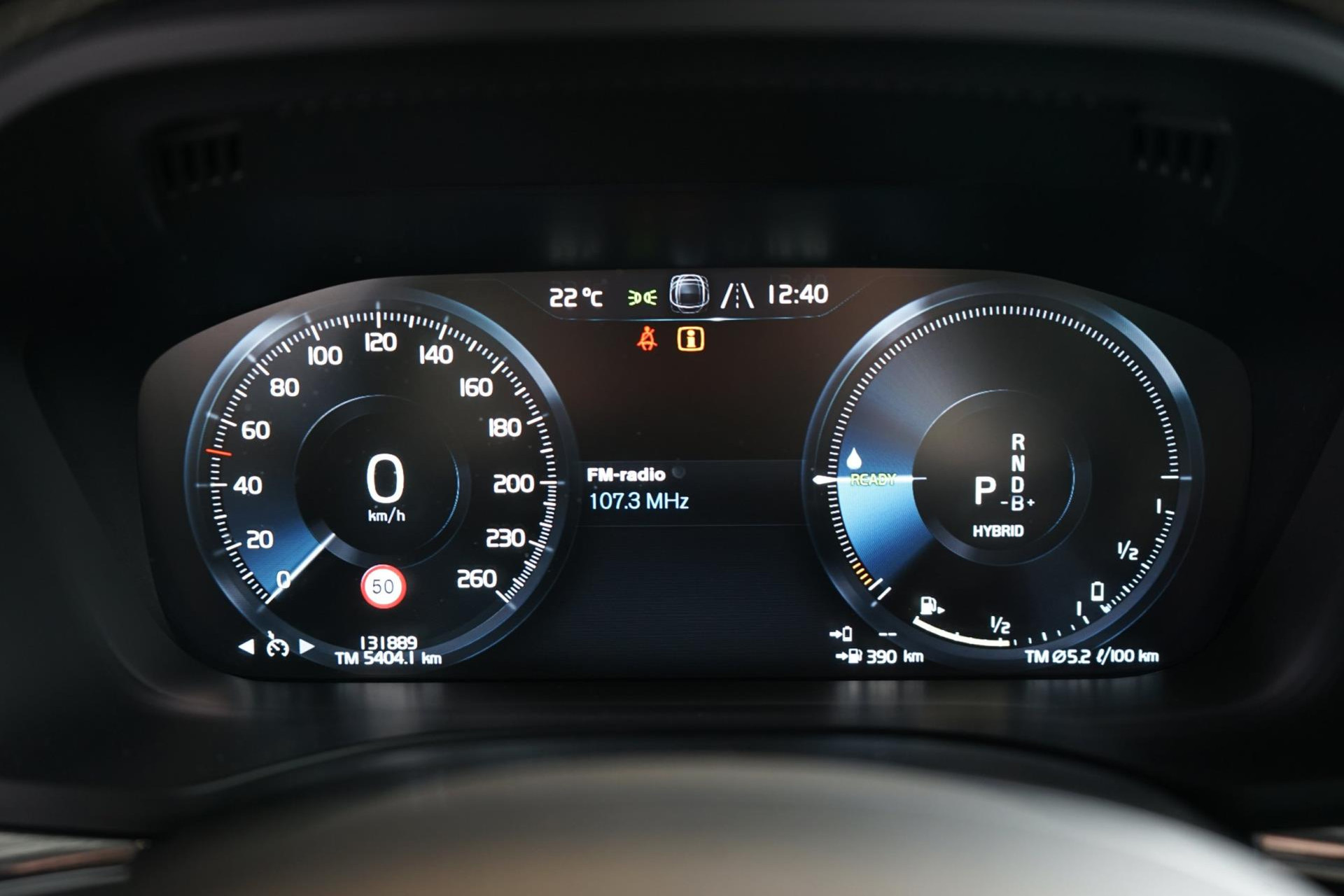Volvo XC60 2.0 T8 Twin Engine AWD R-Design | PANO | CRUISE 45942779-7.jpg | Automotive van Lierop